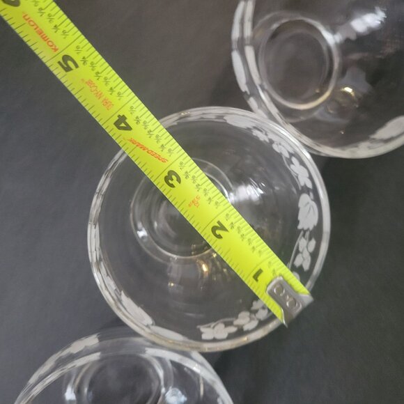 Set Of 4 Vintage Glass Dessert Bowls With White Floral Design 3 Inches Tall & 4 - Picture 5 of 9